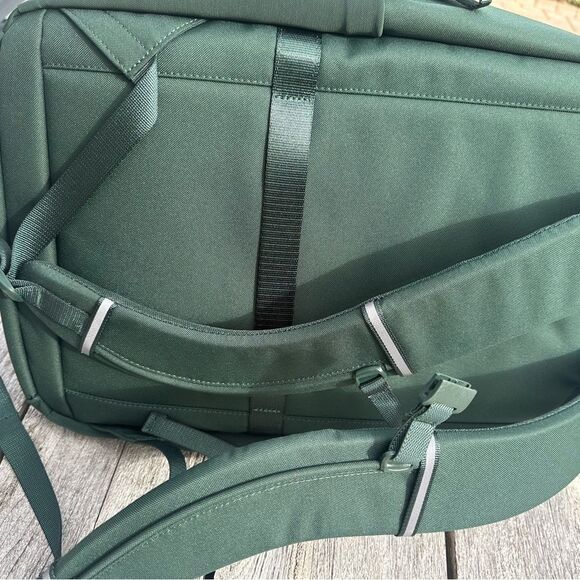 Lululemon Double-Zip Backpack 22L- Legacy Green/Grey Eucalyptus NWT laptop bag - Picture 5 of 13